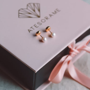 Aros Abridores Perla Cultivada 4mm Oro 18K - Atesorame