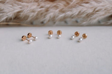 Aros Abridores Perla Cultivada 4mm Oro 18K - Atesorame